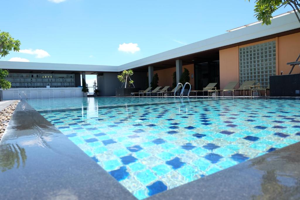 هتل سیزن فایو پاتایا - Season Five Hotel Pattaya