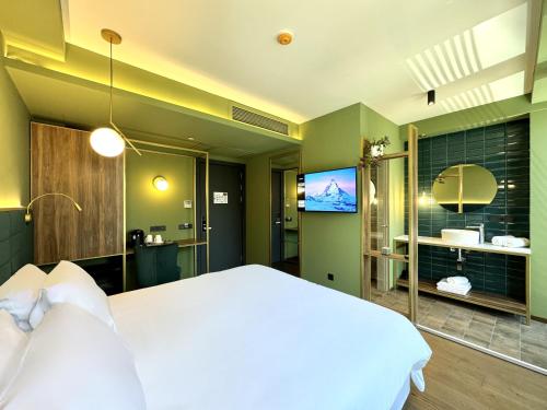 هتل تفلیس ادیشن - Tbilisi Edition Hotel