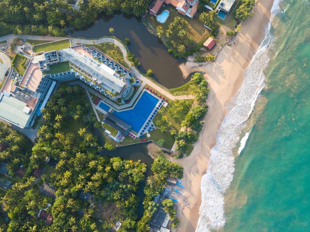 هتل شرایتون ترتل بیچ بنتوتا - Sheraton Kosgoda Turtle Beach Resort Hotel Bentota