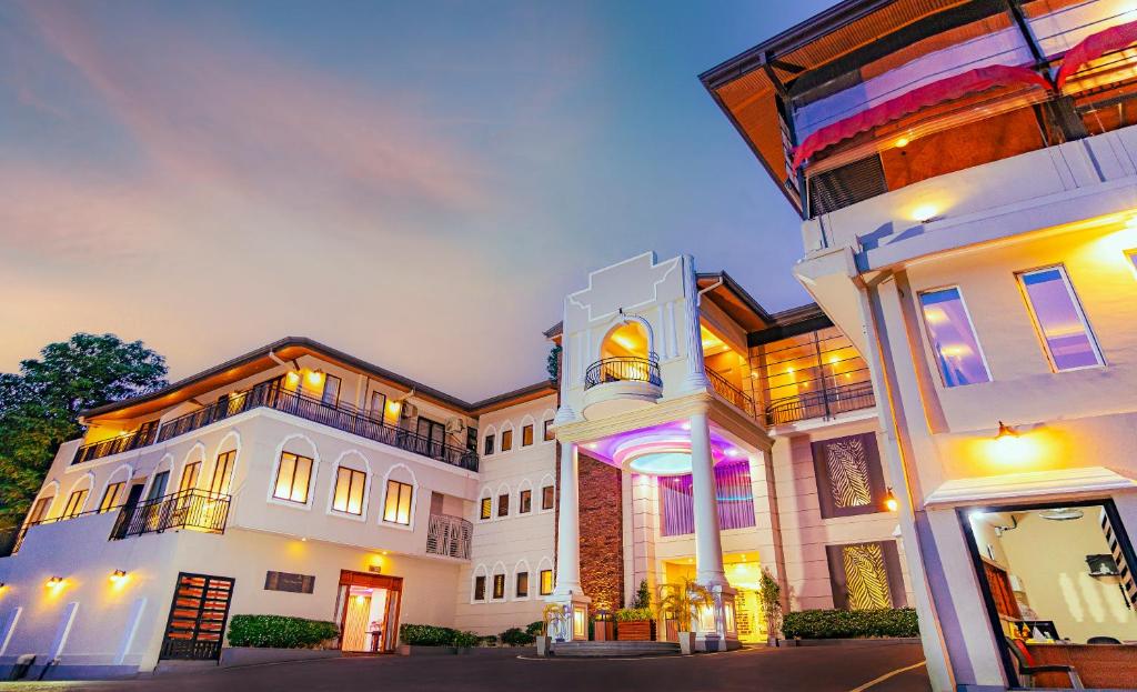 هتل رویال کلاسیک ریزورت کندی - Royal Classic Resort Hotel Kandy
