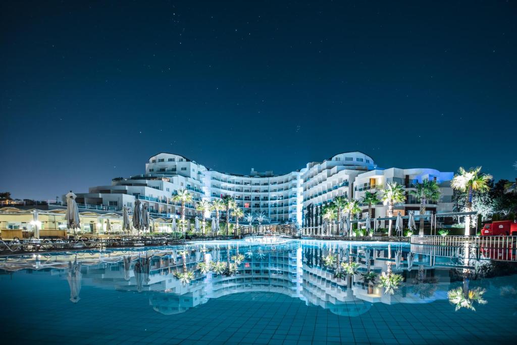 هتل سی‌لایت ریزورت کوش آداسی - Sealight Resort Hotel Kusadasi